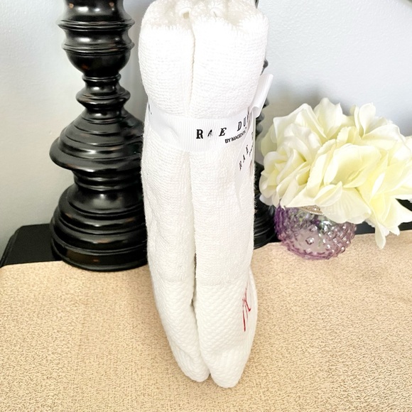 NWT Rae Dunn SET OF 2 HO HO HO Bathroom Hand Towels - Picture 4 of 7